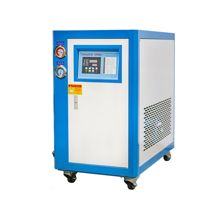 Water cooled chiller with Smart Temperature Control